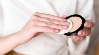 Apakah Two Way Cake Sama Dengan Bedak Biasa? Ini 5 TWC Lokal Coverage Terbaik