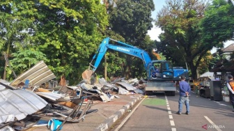 Ricuh! Penggusuran Pasar Barito Berujung Blokade Jalan: Pedagang Melawan!
