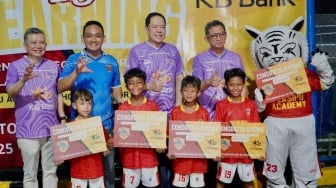 KB Bank Dukung Pembentukan Karakter Generasi Muda Melalui Beasiswa Pendidikan Sepak Bola