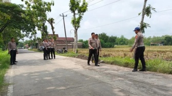 Kecelakan Maut di Sragen: Satu Keluarga Tewas Ditabrak Mobil Misterius, Polisi Kejar Pelaku