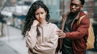 Fenomena Perselingkuhan Micro Cheating: Gejala Mental Bukan Sekadar Moral