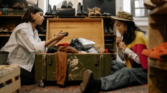 Sejarah Thrifting di Indonesia, Purbaya Siap Sikat Mafia Baju Impor Ilegal