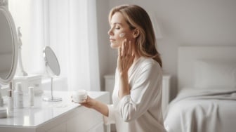 10 Sunscreen Mengandung Antioksidan untuk Usia 40 Tahun ke Atas, Lawan Kerutan