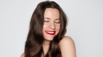 5 Rekomendasi Sampo yang Bikin Rambut Glowing dan Lembut