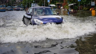 7 Cara Cuci Mobil yang Benar Setelah Terjang Banjir, Jangan Dinyalakan!