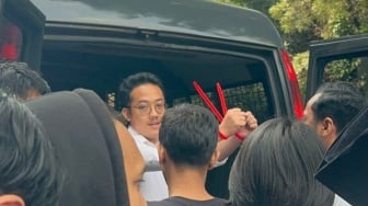 Tangan Diikat saat Dilimpahkan ke Kejaksaan, Delpedro: Semakin Ditekan, Semakin Melawan!