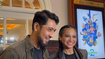 Jadi Ustaz di Film Munafik, Arya Saloka Belajar Iqro Lagi