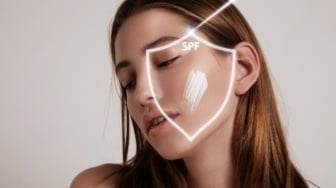 7 Sunscreen yang Cocok untuk Kulit Kering dan Kusam, Pakai Sekali Auto Glowing