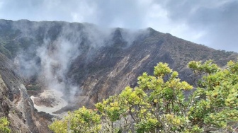 Jasad Pria Misterius Ditemukan di Puncak Ciremai, Ditemani Sarung dan Terminal Kabel