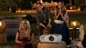 Film Regretting You: Tentang Mereka yang Mencintai, Tapi Juga Menyesal