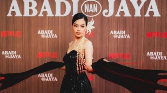 Totalitas Tanpa Batas, Eva Celia Rela Belajar Nyetir Truk Buat Film Abadi Nan Jaya