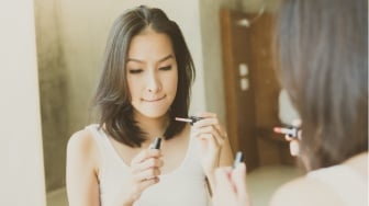 7 Lipstik Terlaris di Shopee untuk Atasi Bibir Hitam yang Bisa Kamu Coba