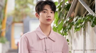 Gaya Chic nan Effortless! Ini 4 Cara Cho Jun Young Main Layering Outfit