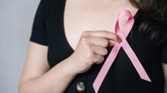 Yuk Lebih Aware: Mitos vs Fakta Kanker Payudara yang Perlu Kamu Tahu