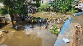 Detik-detik Tanggul Baswedan Jebol, Warga Jati Padang: Kayak Tsunami Airnya Langsung Woosh!
