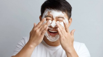 7 Rekomendasi Facewash Laki-Laki untuk Kulit Berminyak dan Berjerawat, Mulai Rp25 Ribuan