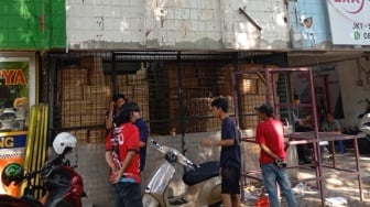 Polres Jakut Geledah Ruko Ompreng MBG! Dalami Dugaan Impor China dan Pemalsuan Label SNI