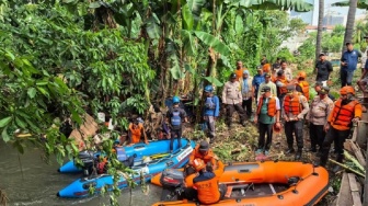 Berenang Jelang Magrib, Remaja 16 Tahun Sudah 4 Hari Hilang usai Loncat dari Jembatan Kali Mampang