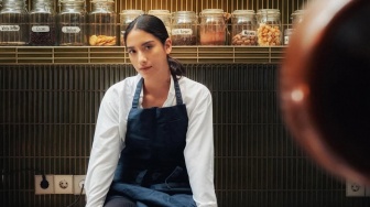 Gara-gara Foto Pakai Gaun Biru, Sabrina Alatas Dituding Hamil Anak Hamish Daud