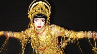 Apa Itu Jibaro? Kostum yang Dipakai Lisa BLACKPINK di Halloween 2025