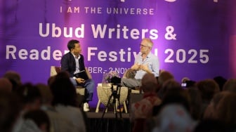 David Van Reybrouck Kritik Wacana Soeharto Jadi Pahlawan: Lupa Sejarah, Bahaya Besar!