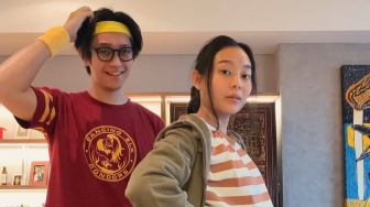 Brandon Salim dan Dhika Himawan Umumkan Kehamilan Pertama ala Poster Film