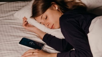 Dari Rindu sampai Candu: Fenomena Sleep Call Anak Muda