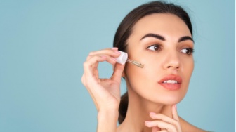7 Serum Vitamin C yang Bisa Hilangkan Flek Hitam, Cocok untuk Usia 40 Tahun