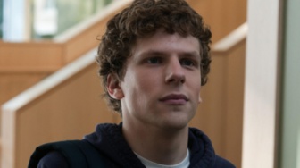 Jesse Eisenberg Angkat Bicara soal Dirinya Tak Main di The Social Reckoning