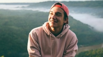 Sahabat Dekat, Adipati Dolken Sampaikan Dukungan Moril untuk Onad