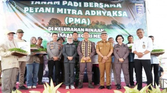 Wali Kota Metro Tanam Padi Bersama Petani Mitra Adhyaksa, Jaga Ketahanan Pangan