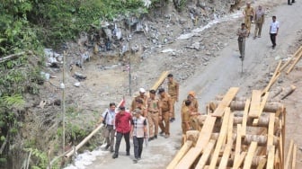 Jembatan Liwa-Hanakau Putus Diterjang Banjir, Pemkab Lambar Tempuh Perbaikan Darurat