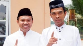 UAS Pamer Foto Bareng Gubri Wahid yang Ditangkap KPK, Singgung 'Laut' Politik