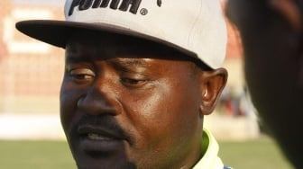 Sepak Terjang Dennis Makinka, Lawan Pertama Nova Arianto di Piala Dunia U-17 2025