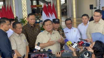 Prabowo: Whoosh Jangan Dihitung Untung-Rugi, yang Penting Bermanfaat untuk Rakyat