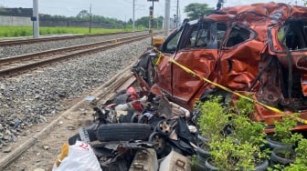 Tabrakan Kereta Api vs Mobil dan Motor di Prambanan, 3 Orang Tewas