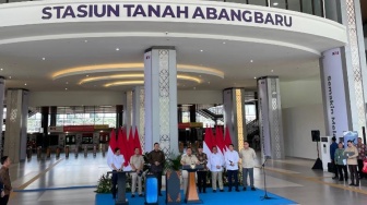 Resmikan Stasiun Tanah Abang, Prabowo Tekankan Kemajuan KA Nasional