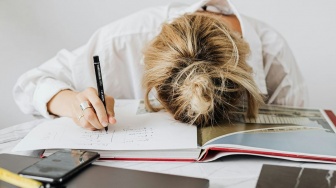 Ngulik Bareng Pakar, Fenomena Sarjana Kerja Nggak Sesuai Jurusan Kuliah