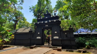 Di Samping Sang Ayah: Posisi Makam Raja PB XIII Terungkap, Simbol Keabadian Dinasti Mataram?