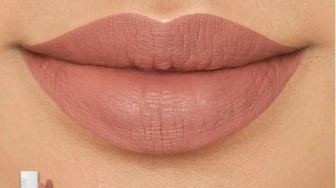 7 Rekomendasi Warna Lipstik Pigmented untuk Kulit Sawo Matang, Mulai Rp50 Ribuan