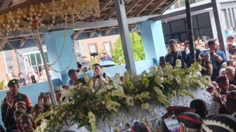 Detik-Detik Terakhir Paku Buwono XIII: Prosesi Serah Terima Jenazah Berlangsung Hening di Imogiri