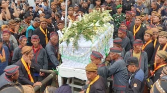 Dari Lurik Hitam hingga Tangga Imogiri: Kisah Para Penandu yang Jaga Tradisi Pemakaman Raja