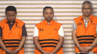 Ironi! Pejabat Riau Sampai Ngutang Bank Demi Setor 'Jatah Preman' ke Gubernur