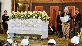 Putra Mahkota Keraton Solo KGPAA Hamangkunegera Deklarasikan Jadi PB XIV