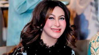 5 Potret Terbaru Diana Pungky, Wajah Awet Muda di Usia Setengah Abad Lebih