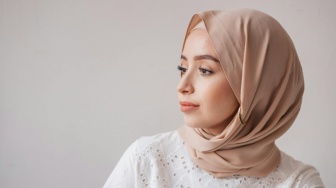 Mau Beli Hijab Baru? Kenali Dulu 5 Jenis Kain yang Paling Populer Ini
