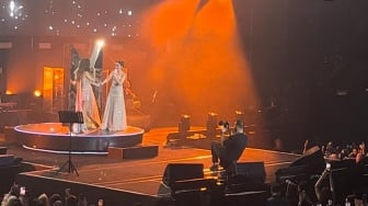Bikin Heboh, Ayu Ting Ting Muncul Jadi Kejutan Spesial di Konser Nancy Ajram Jakarta