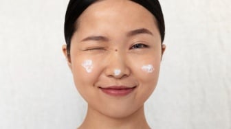 5 Sunscreen dengan Efek Tone Up, buat Wajah Cerah dan Tampak Segar