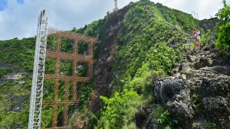 Timbulkan Polemik, Proyek Lift Kaca Pantai Kelingking Dihentikan Sementara