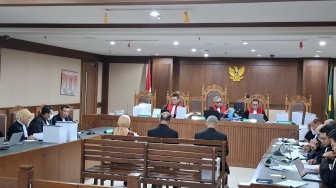 Suara Eks Dirut ASDP Bergetar di Sidang Korupsi, Pleidoi Personal Soal Keluarga